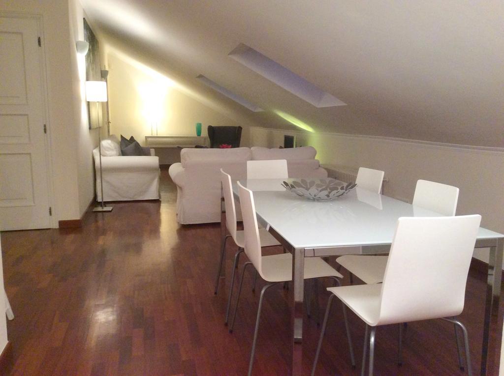 Apartment La Mansarda Alba  Habitación foto