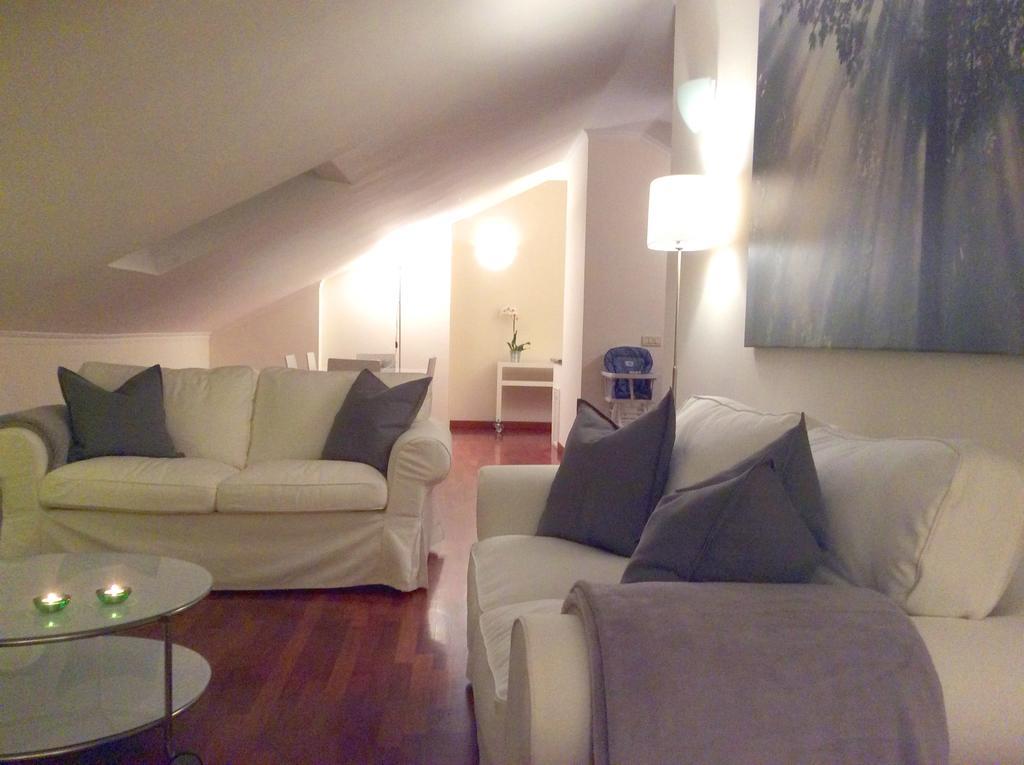 Apartment La Mansarda Alba  Habitación foto